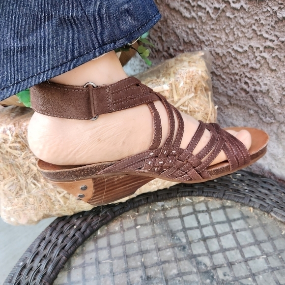 OTBT St Joseph Wedge Sandal  Brown Tan Leather Strappy Studded Gladiator - Picture 3 of 14